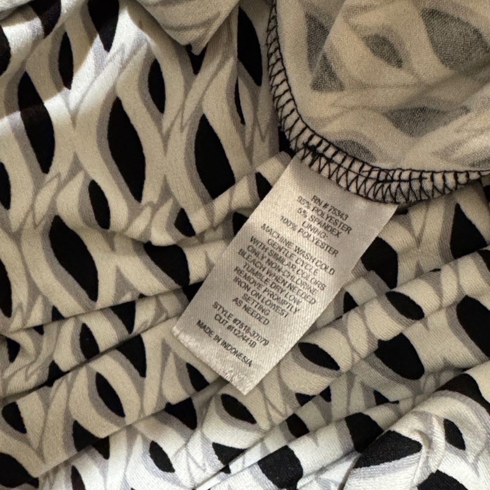 Valerie Bertinelli Black & White Patterned Stretch & Flowy Dress Tie Belt 4 - Picture 8 of 8